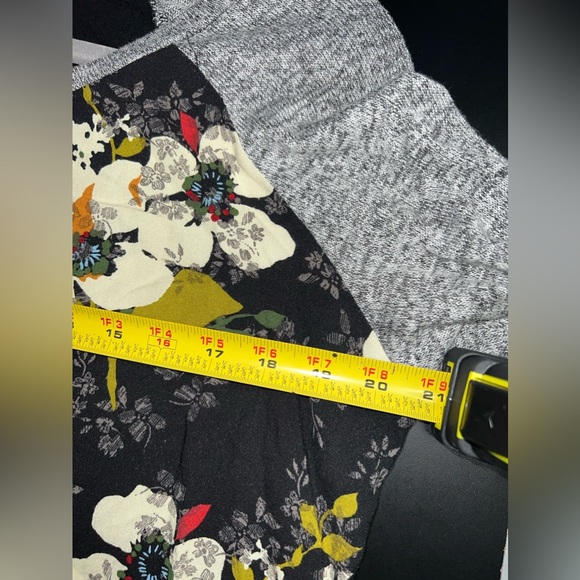 Kut from the kloth Floral Lightweight Sweater Top Size Large EUC - Picture 6 of 7